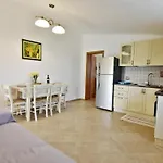 Loredana Kat By Interhome
