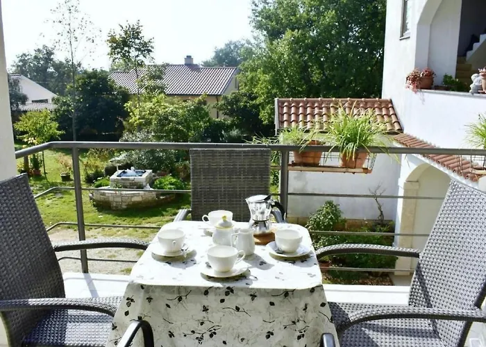 Loredana Kat By Interhome Apartman