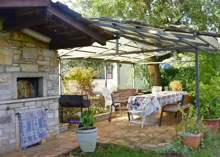 Apartman Loredana Kat By Interhome