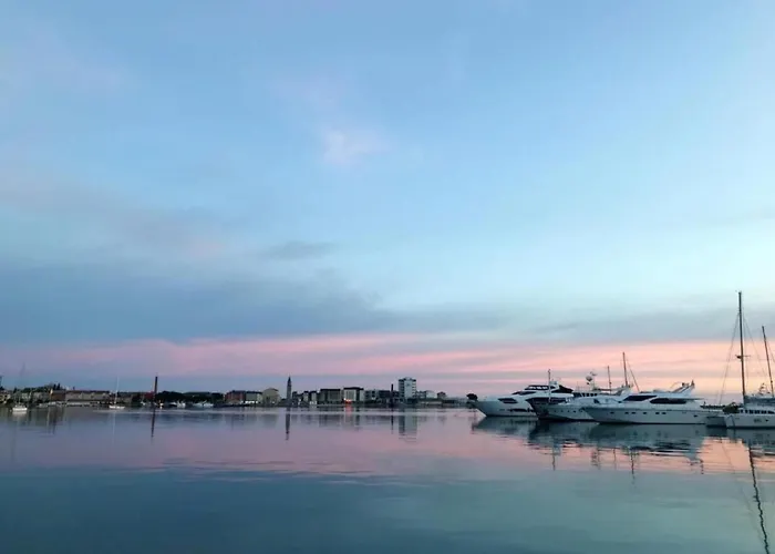 Apartman Loredana Kat By Interhome *