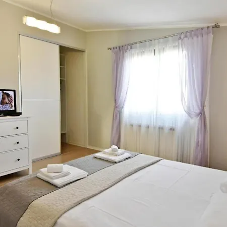 Apartment Loredana Kat By Interhome Umag