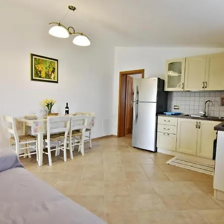 Loredana Kat By Interhome